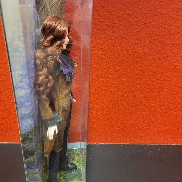 Twilight Victoria Barbie - Picture 4 of 6